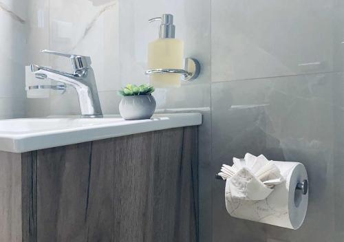 bathroom-0015_a-1280x900