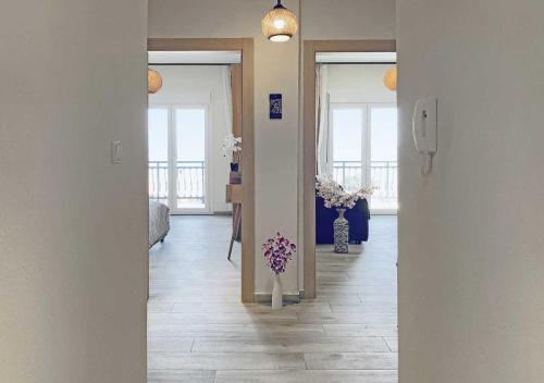 hall-9739_a-1280x900